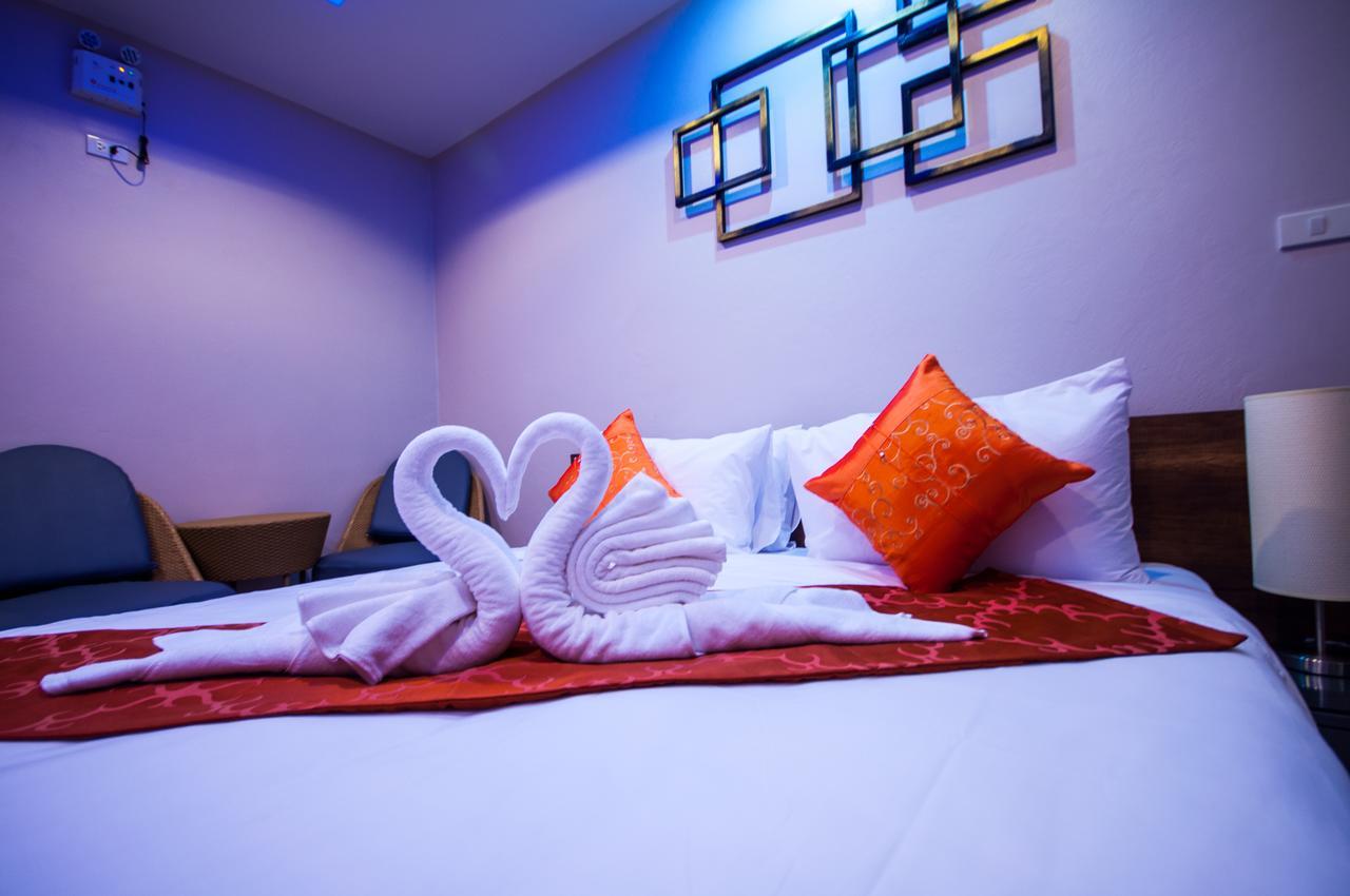 Chomphu Resort Khao Lak Bagian luar foto