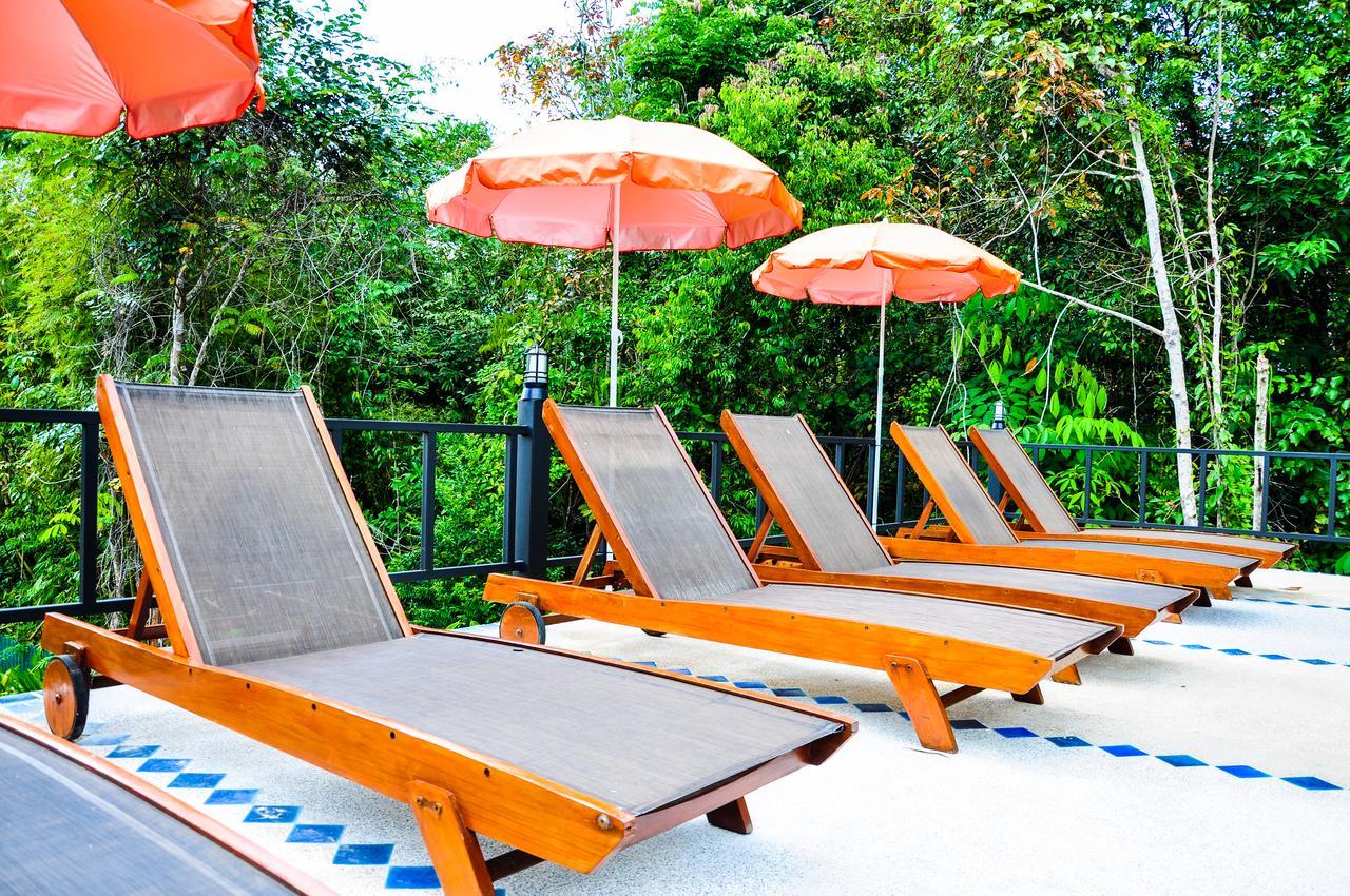 Chomphu Resort Khao Lak Bagian luar foto