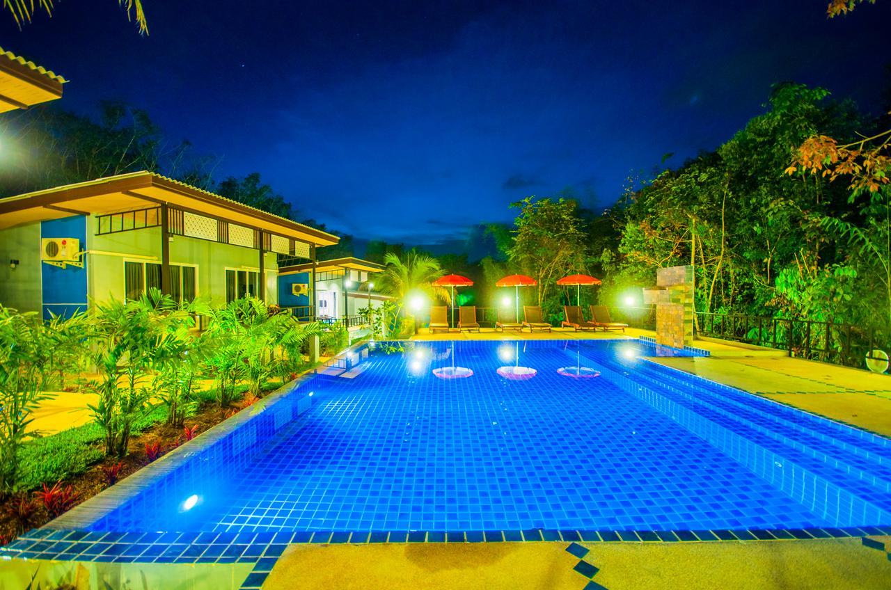 Chomphu Resort Khao Lak Bagian luar foto