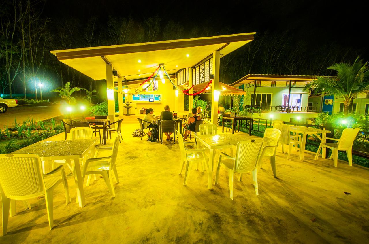 Chomphu Resort Khao Lak Bagian luar foto