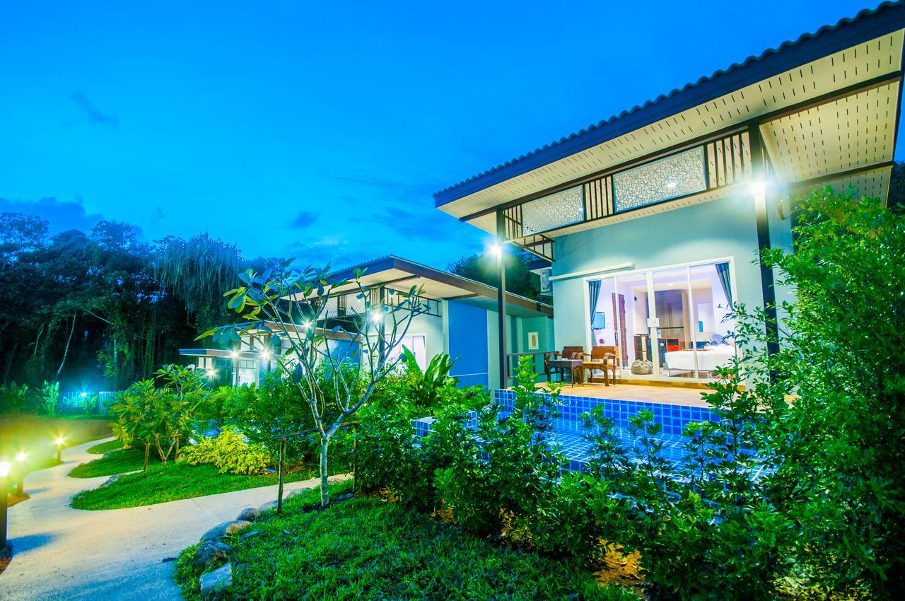 Chomphu Resort Khao Lak Bagian luar foto