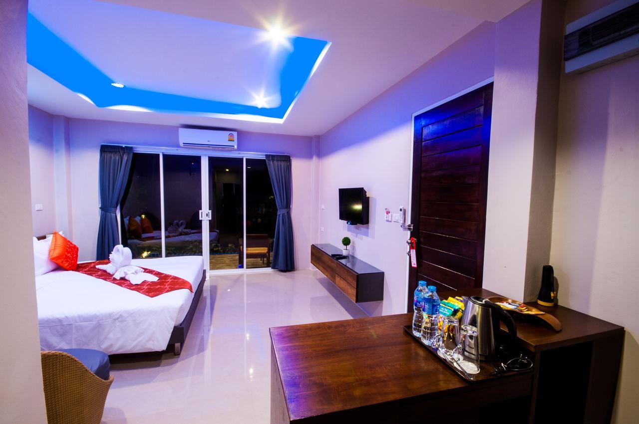 Chomphu Resort Khao Lak Bagian luar foto