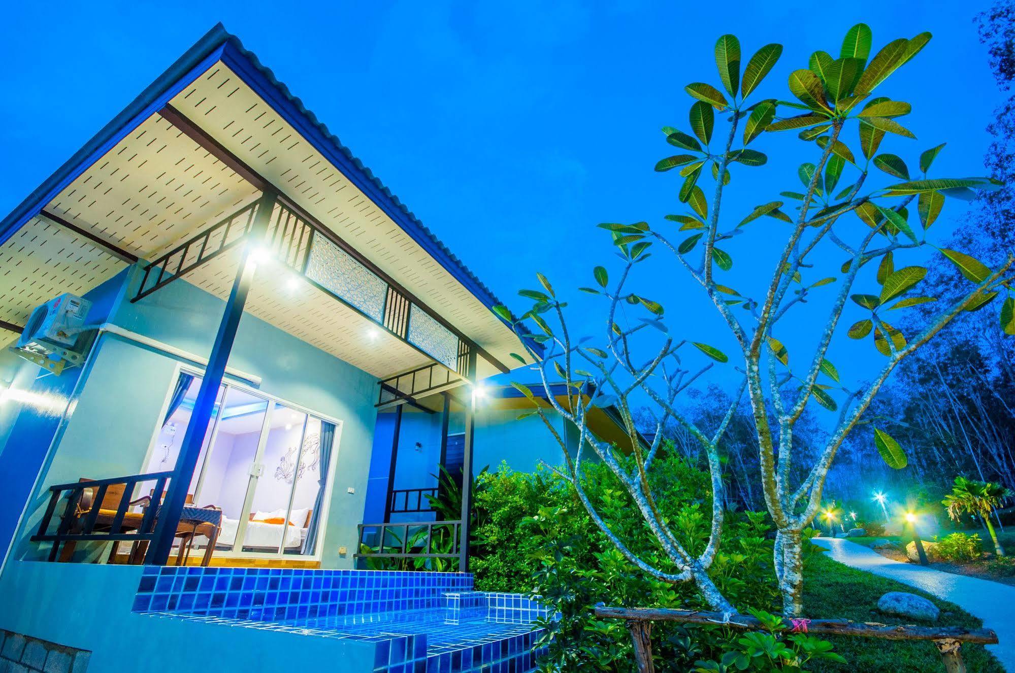 Chomphu Resort Khao Lak Bagian luar foto