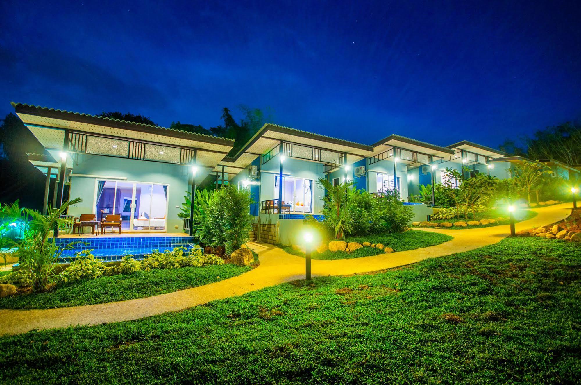 Chomphu Resort Khao Lak Bagian luar foto