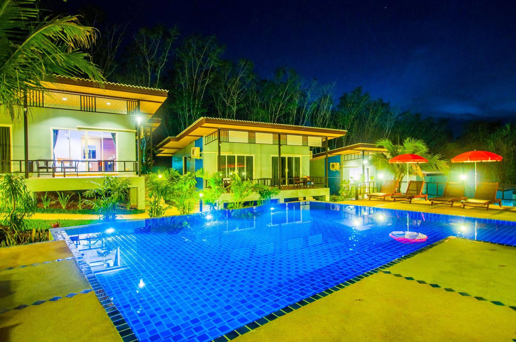 Chomphu Resort Khao Lak Bagian luar foto