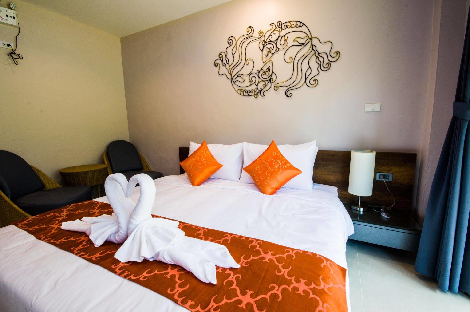 Chomphu Resort Khao Lak Bagian luar foto