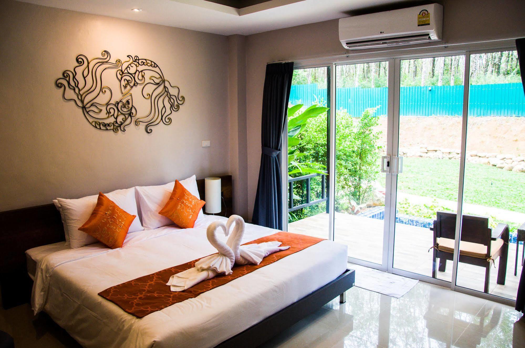Chomphu Resort Khao Lak Bagian luar foto