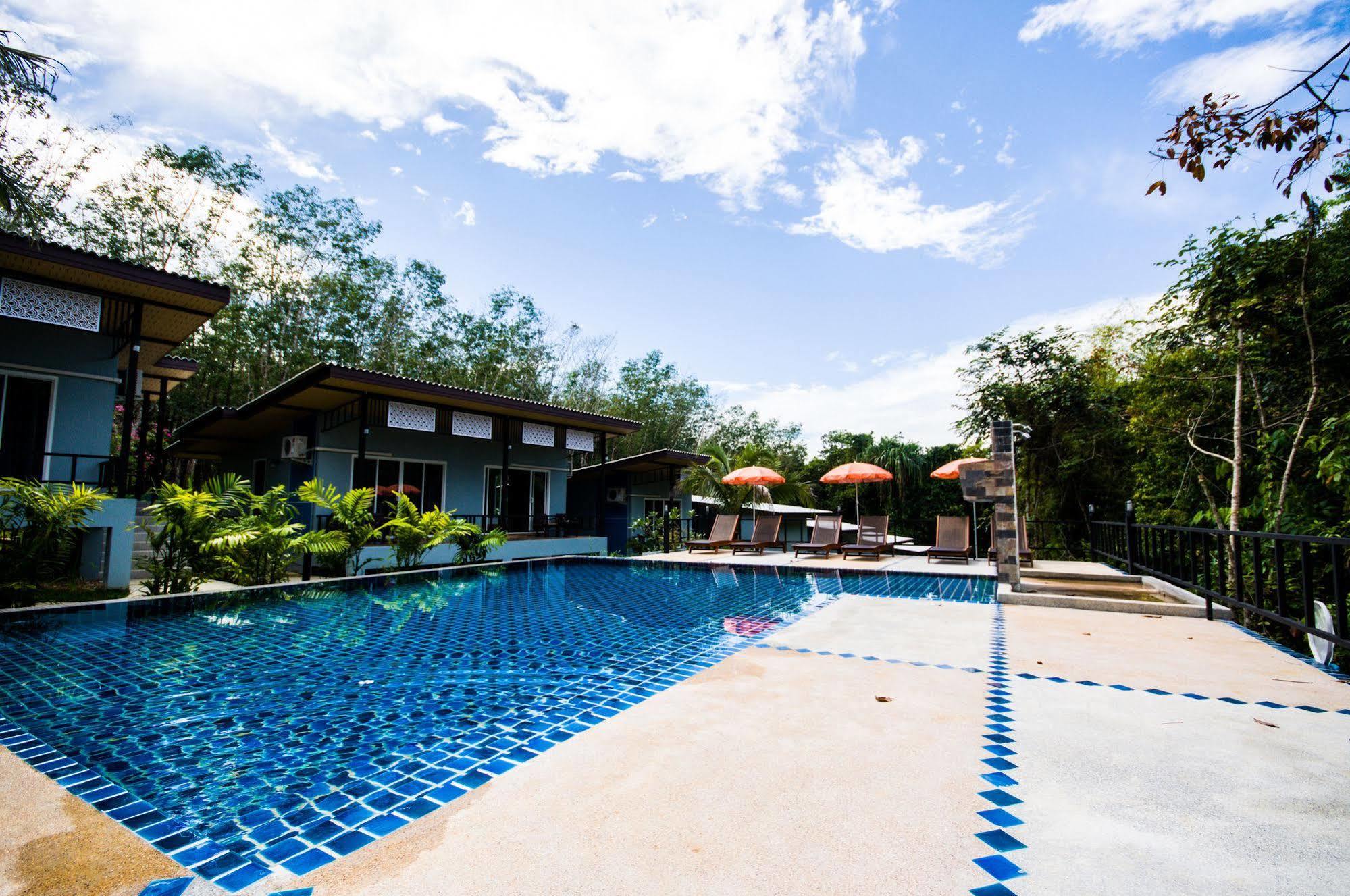 Chomphu Resort Khao Lak Bagian luar foto