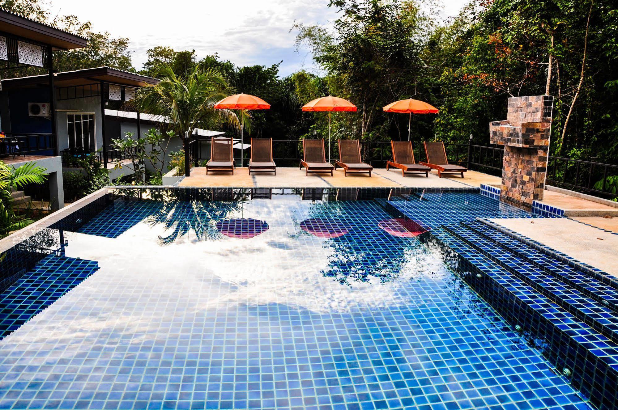 Chomphu Resort Khao Lak Bagian luar foto