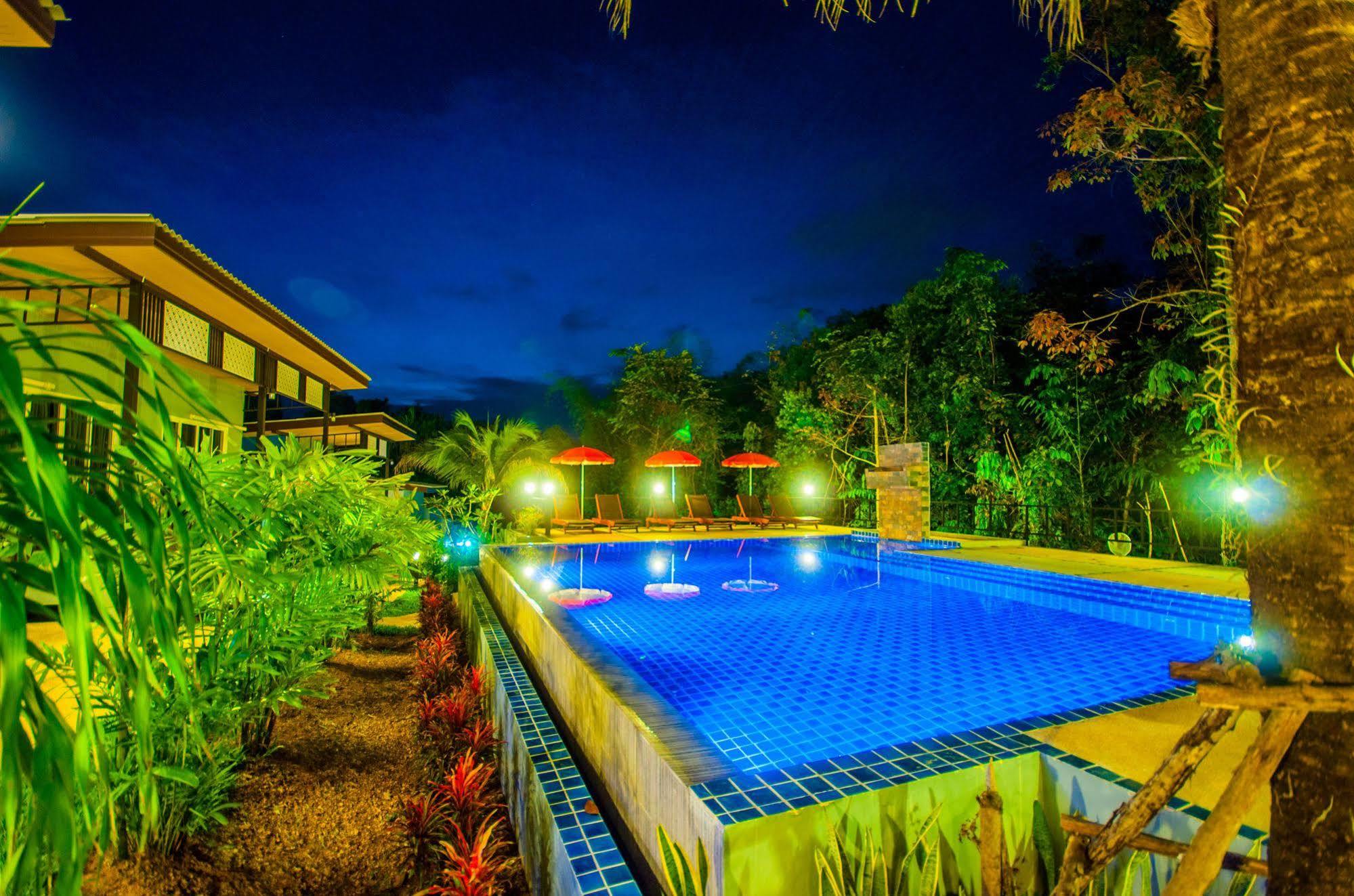 Chomphu Resort Khao Lak Bagian luar foto