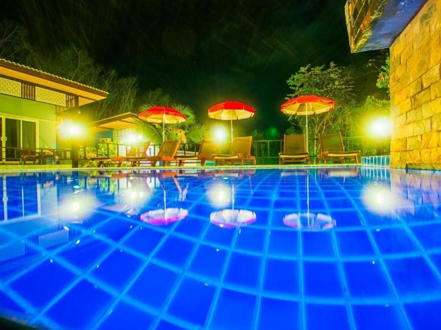 Chomphu Resort Khao Lak Bagian luar foto