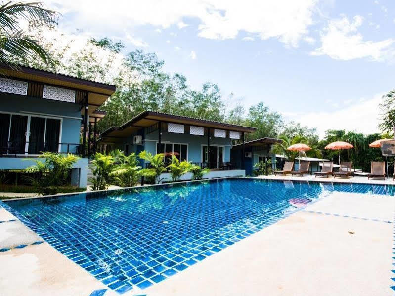 Chomphu Resort Khao Lak Bagian luar foto