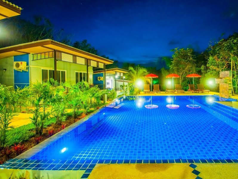 Chomphu Resort Khao Lak Bagian luar foto