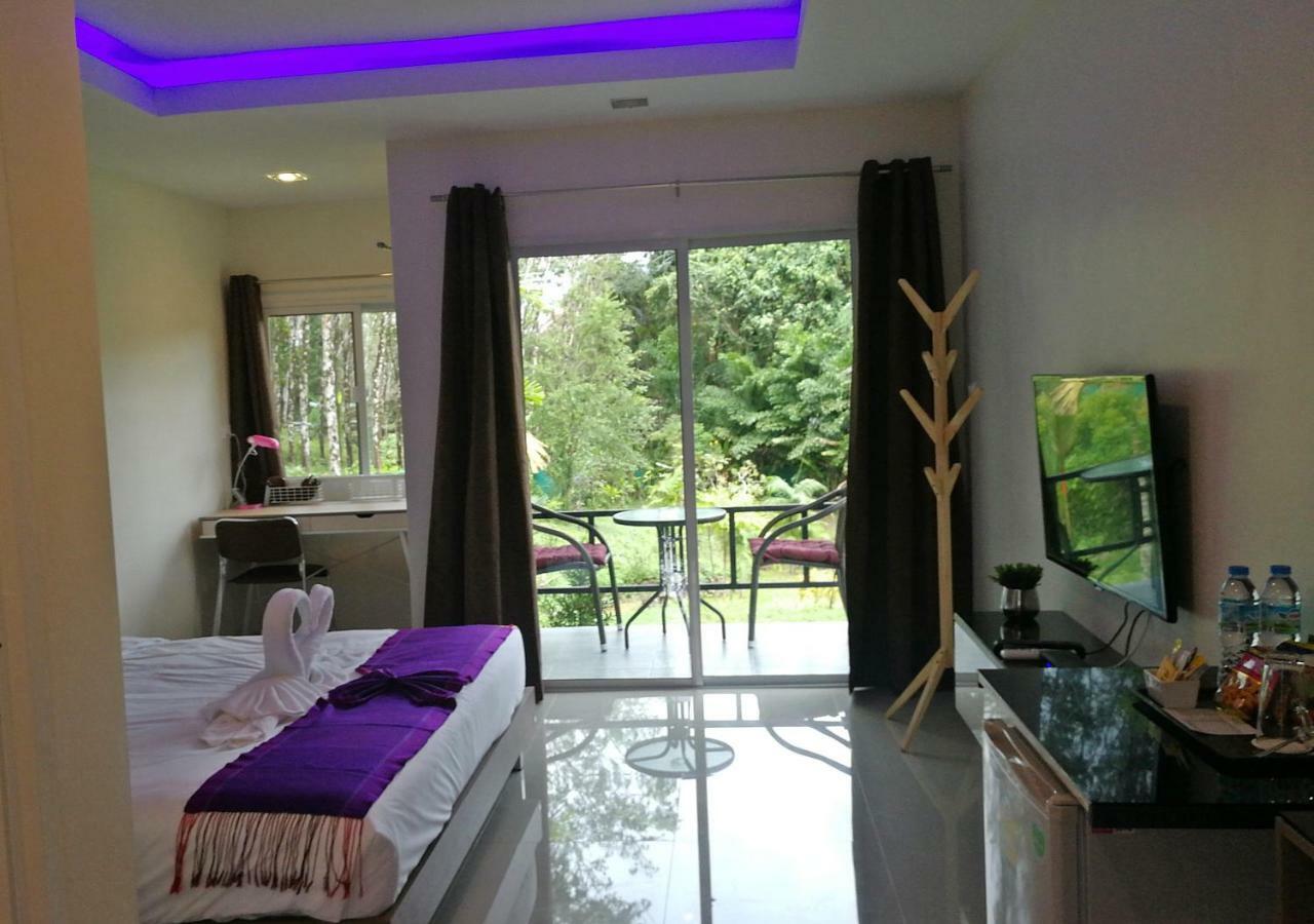 Chomphu Resort Khao Lak Bagian luar foto
