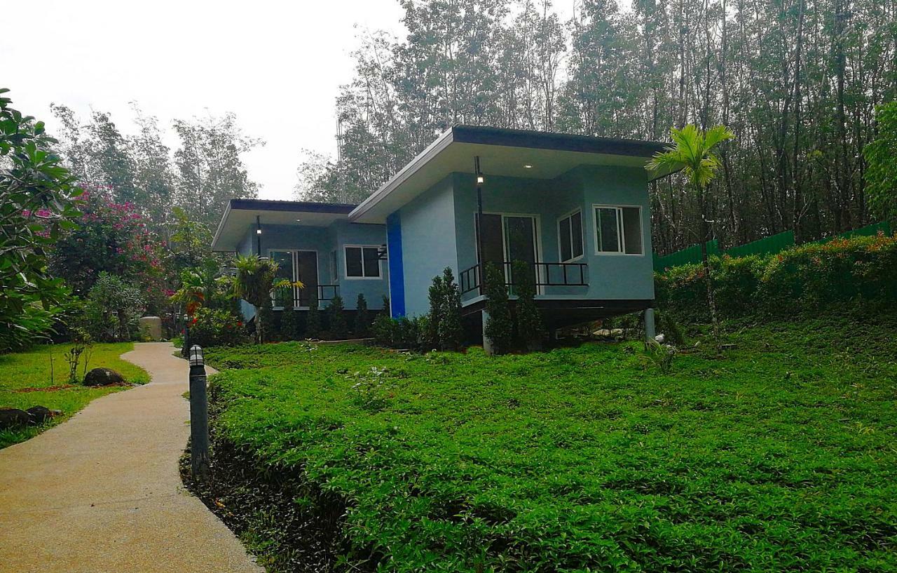 Chomphu Resort Khao Lak Bagian luar foto