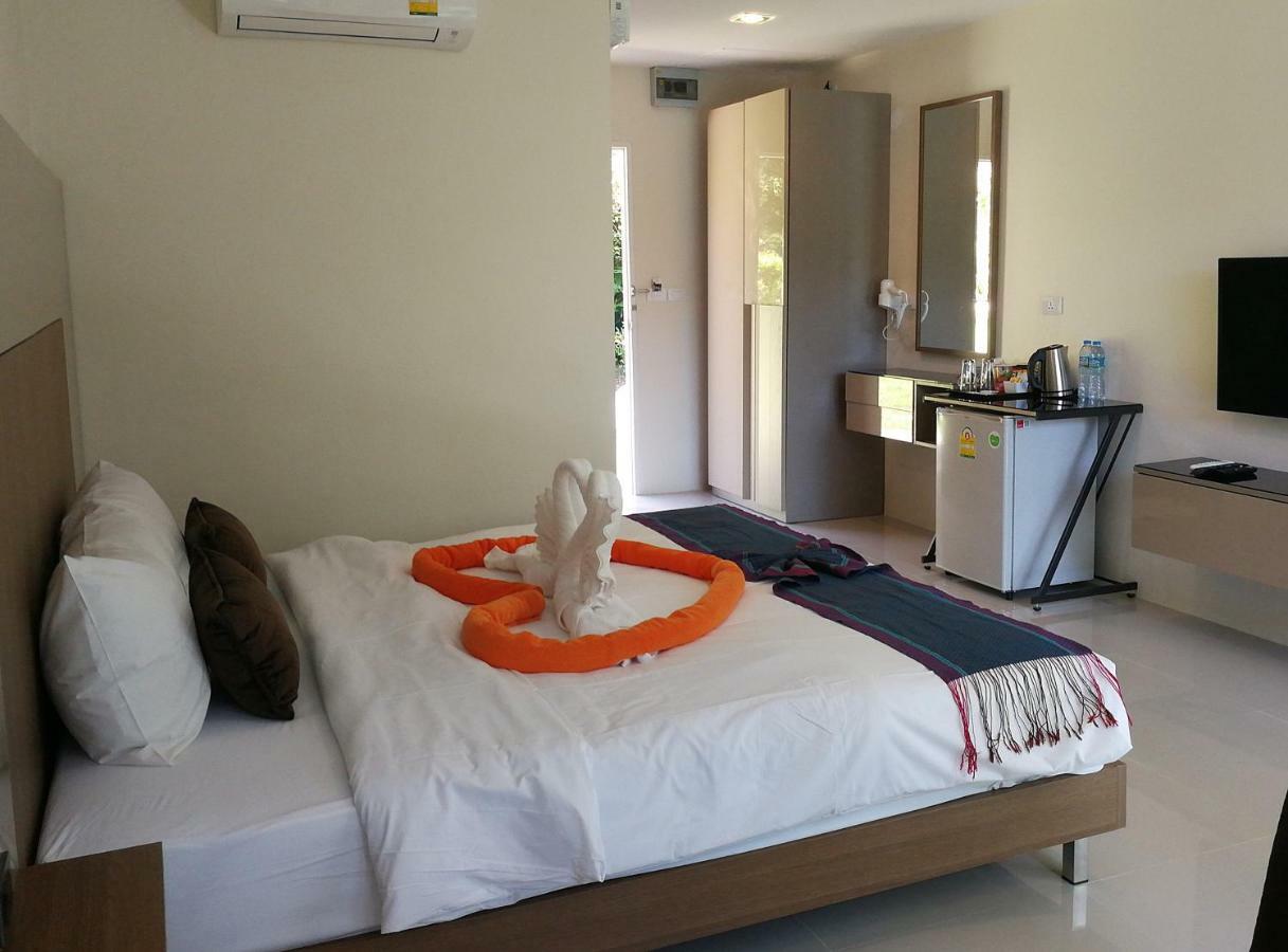 Chomphu Resort Khao Lak Bagian luar foto