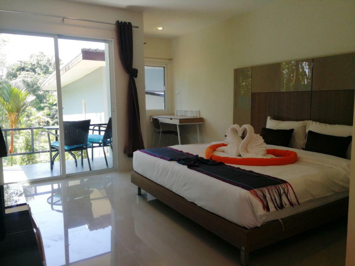 Chomphu Resort Khao Lak Bagian luar foto